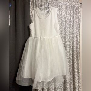 Elegant White Sleeveless Dress